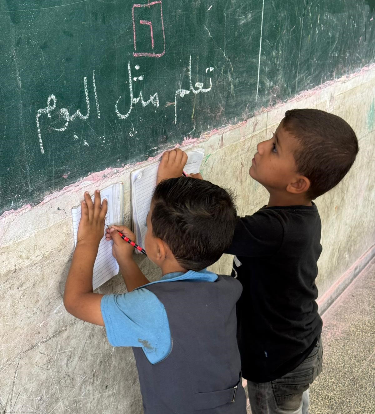 محاولات فلسطينية لمساعدة الأطفال في غزة على التعلم