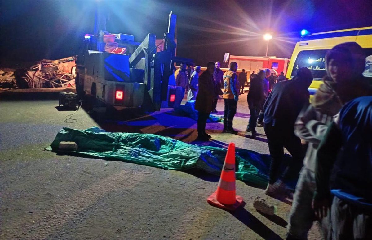 ننشر الصور الأولى من حادث سمالوط بالمنيا مصرع 11 وإصابة 10 من عمال المحاجر، فيتو&nbsp;