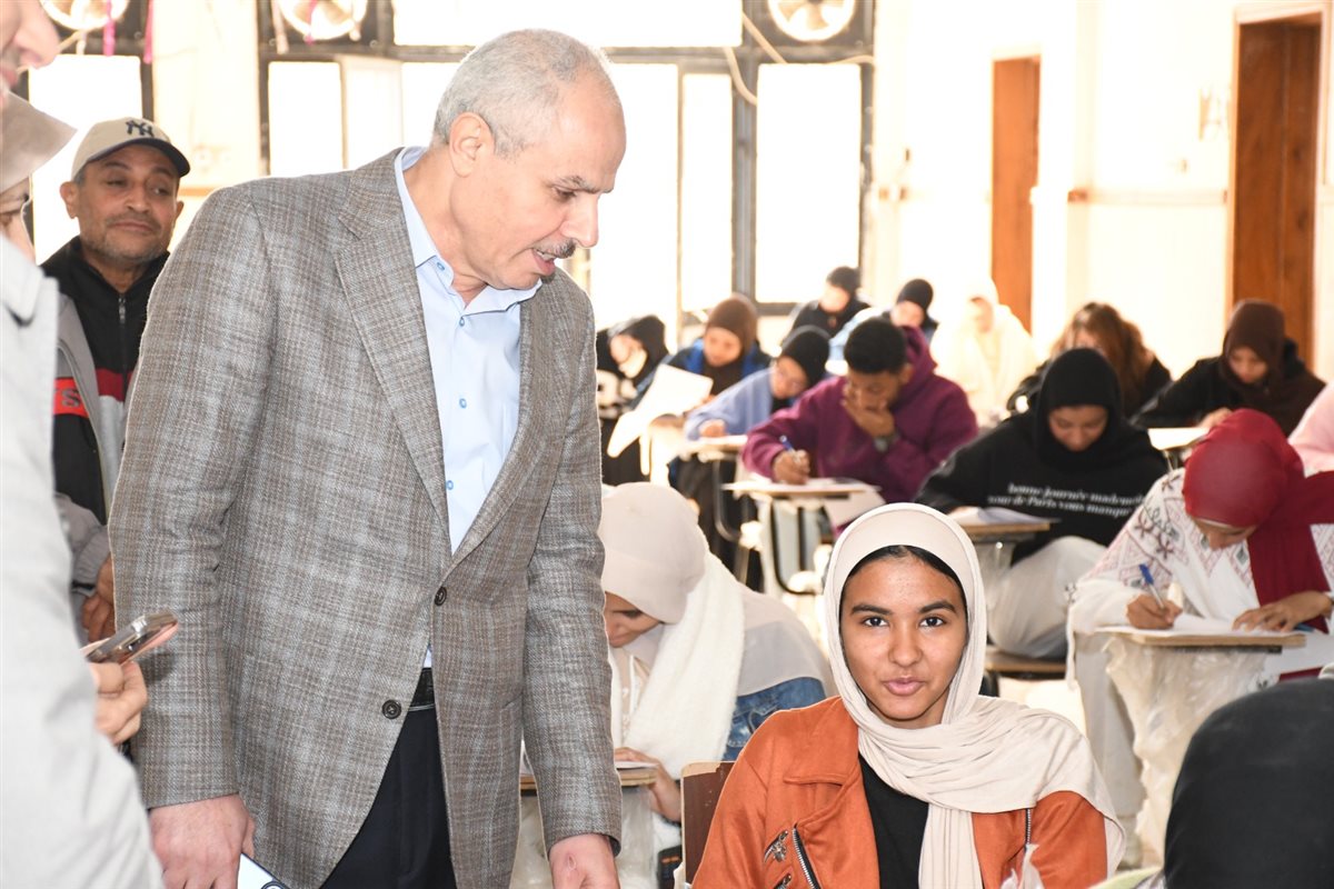 جانب من جولة رئيس جامعة القناة، فيتو