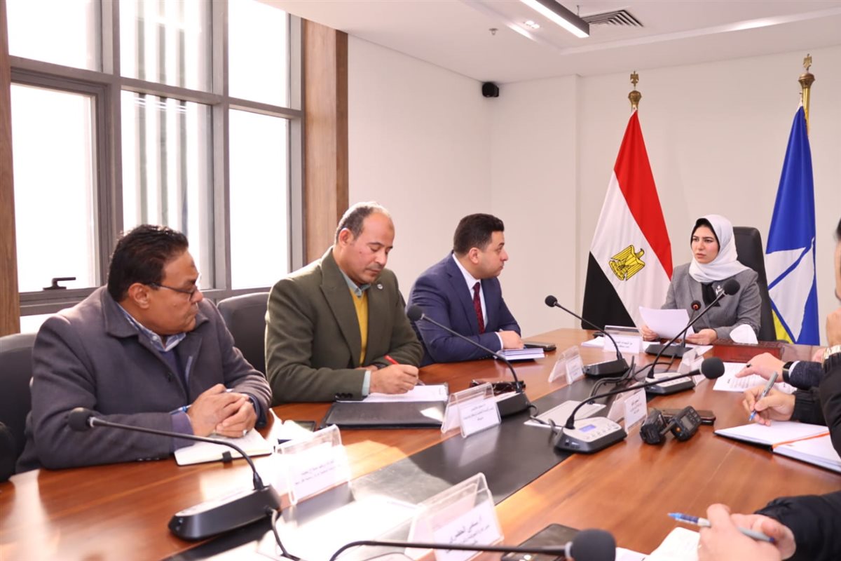 المهندسة شيماء الصديق، نائب محافظ دمياط، تعقد اجتماعا لمتابعة أعمال لجنة الإصحاح البيئي