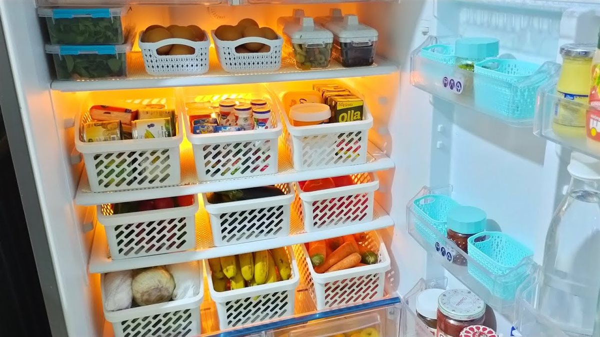 طريقة تنظيف وترتيب الثلاجة