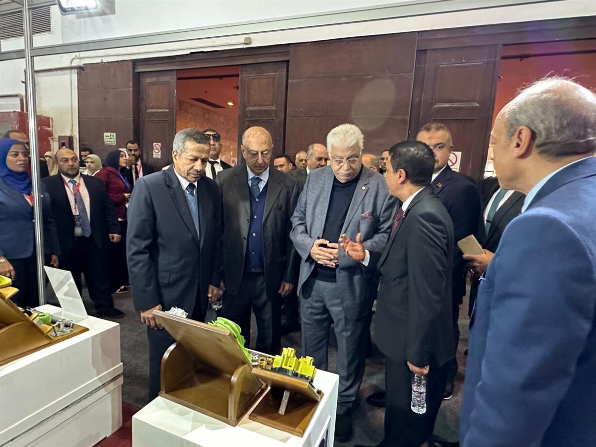 محمد المهندس يفتتح معرض