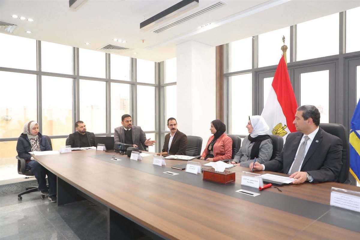 اجتماع محافظ دمياط لمناقشة ملف التامين الصحي الشامل