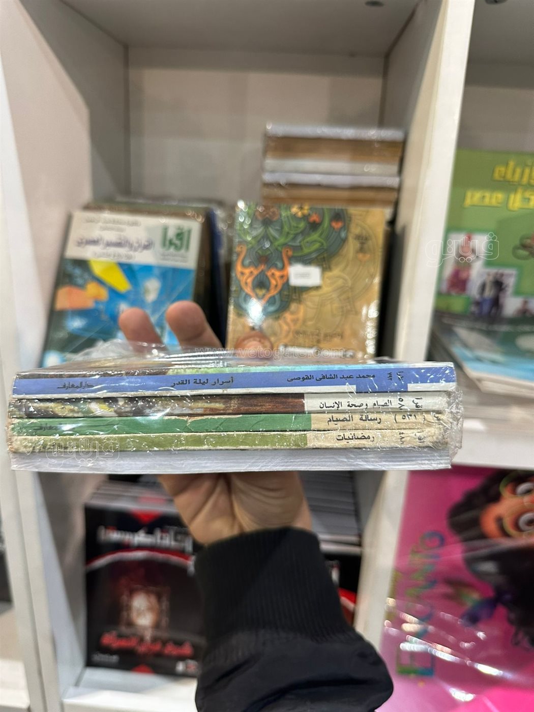 مكتبة رمضانية بـ 25 جنيهًا في دار المعارف بمعرض الكتاب، فيتو