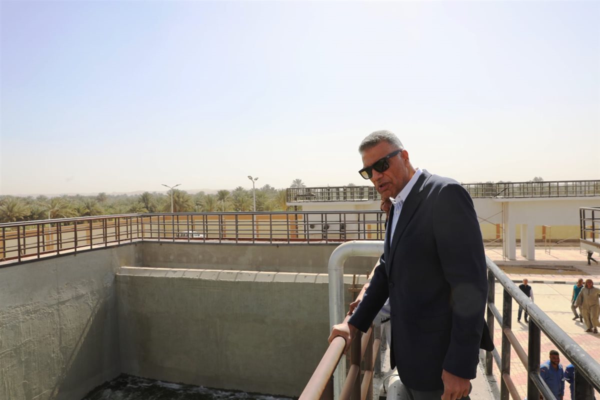 محافظ أسوان يشهد التشغيل التجريبى لمشروع الصرف الصحى المتكامل بإدفو