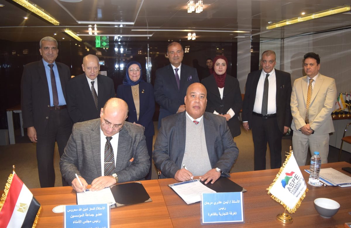 رئيس الغرفة التجارية للقاهرة خلال توقيع البروتوكول، فيتو