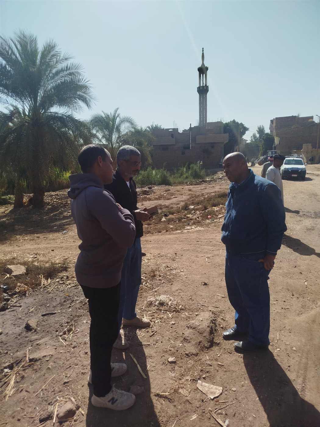 رئيس مدينة الزينية بالأقصر يتابع مشروعات الصرف الصحي والحيز العمراني