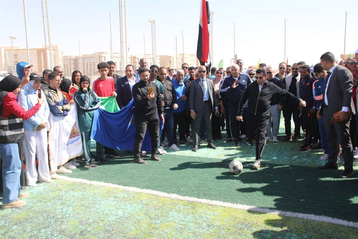 وزير الرياضة ومحافظ الوادي الجديد يفتتحان منطقة الملاعب الرياضية&nbsp;
