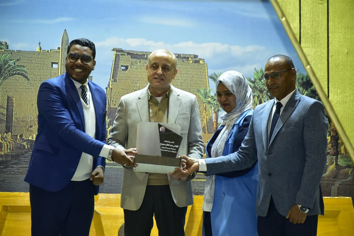 محافظ الأقصر يشارك في تدشين مبادرتي 