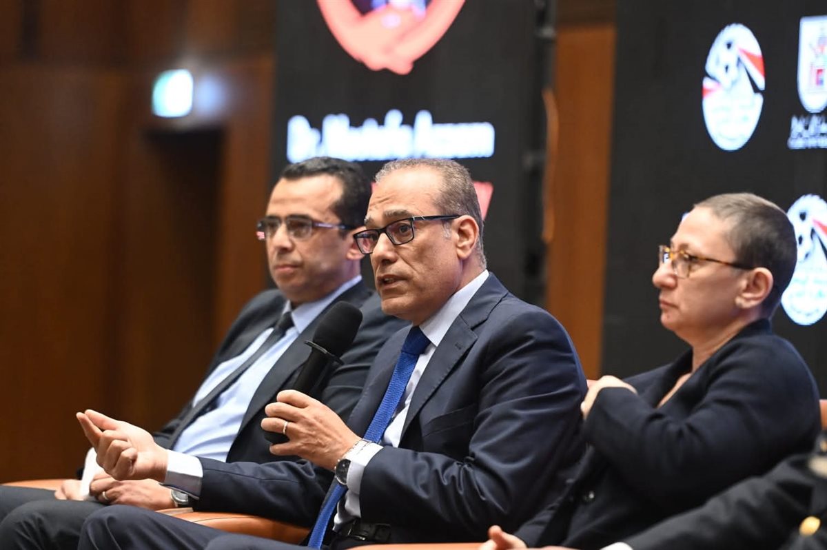 اتحاد الكرة يستضيف دبلوم الإدارة الرياضية الدولية بالتعاون مع جامعة القاهرة