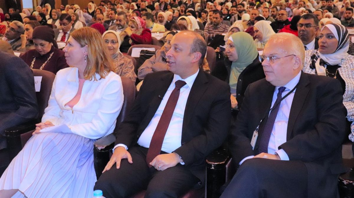 &nbsp;حسام صلاح مراد عميد كلية طب قصر العيني&nbsp; وزيرة الرعاية الصحية السويدية