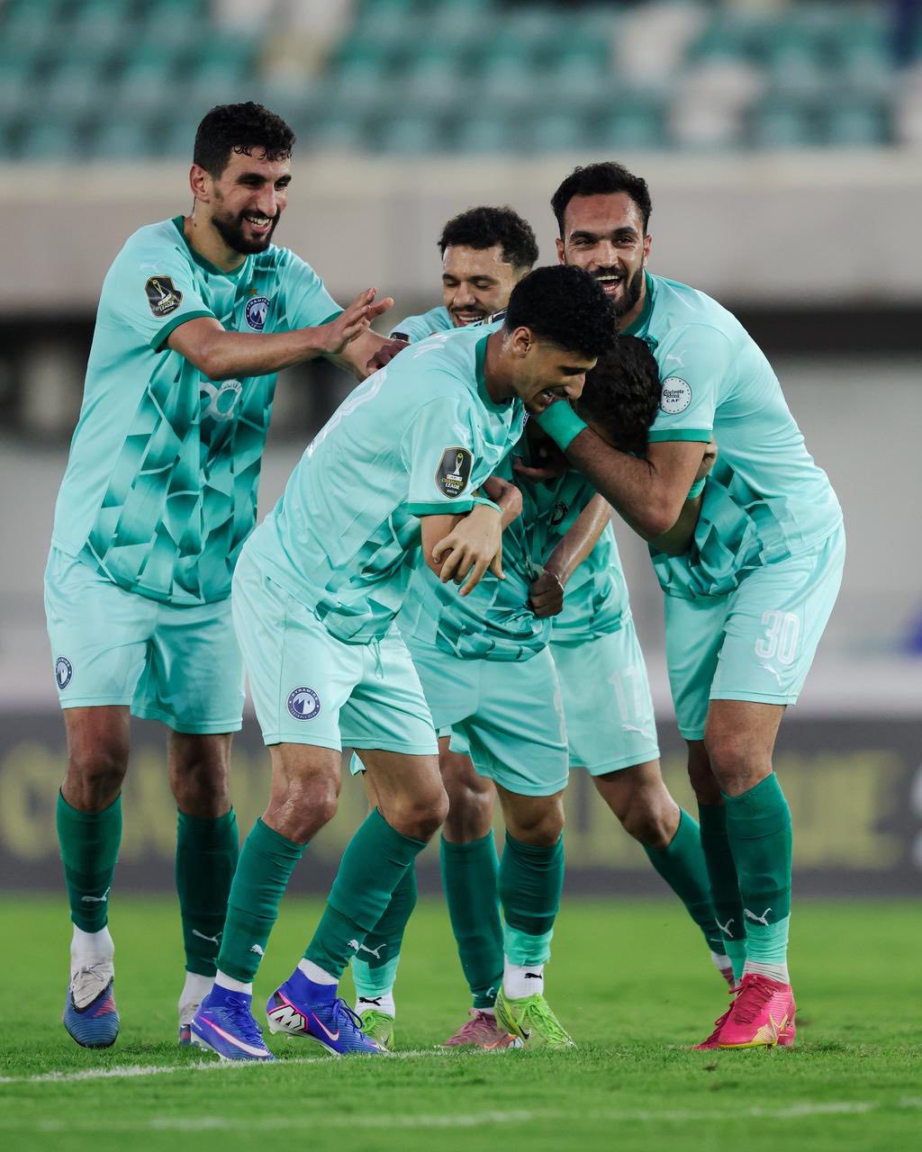 فريق بيراميدز، فيتو
