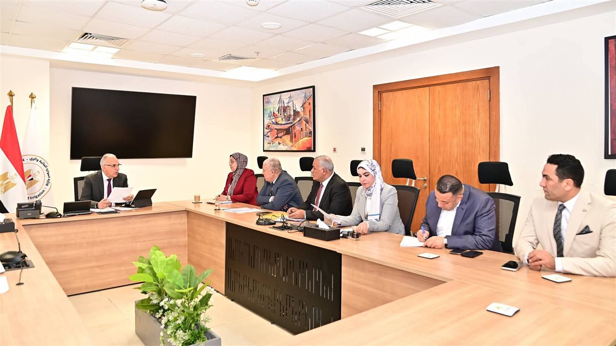 لقاء وزير الموارد المائية والري بعدد من أعضاء مجلس النواب