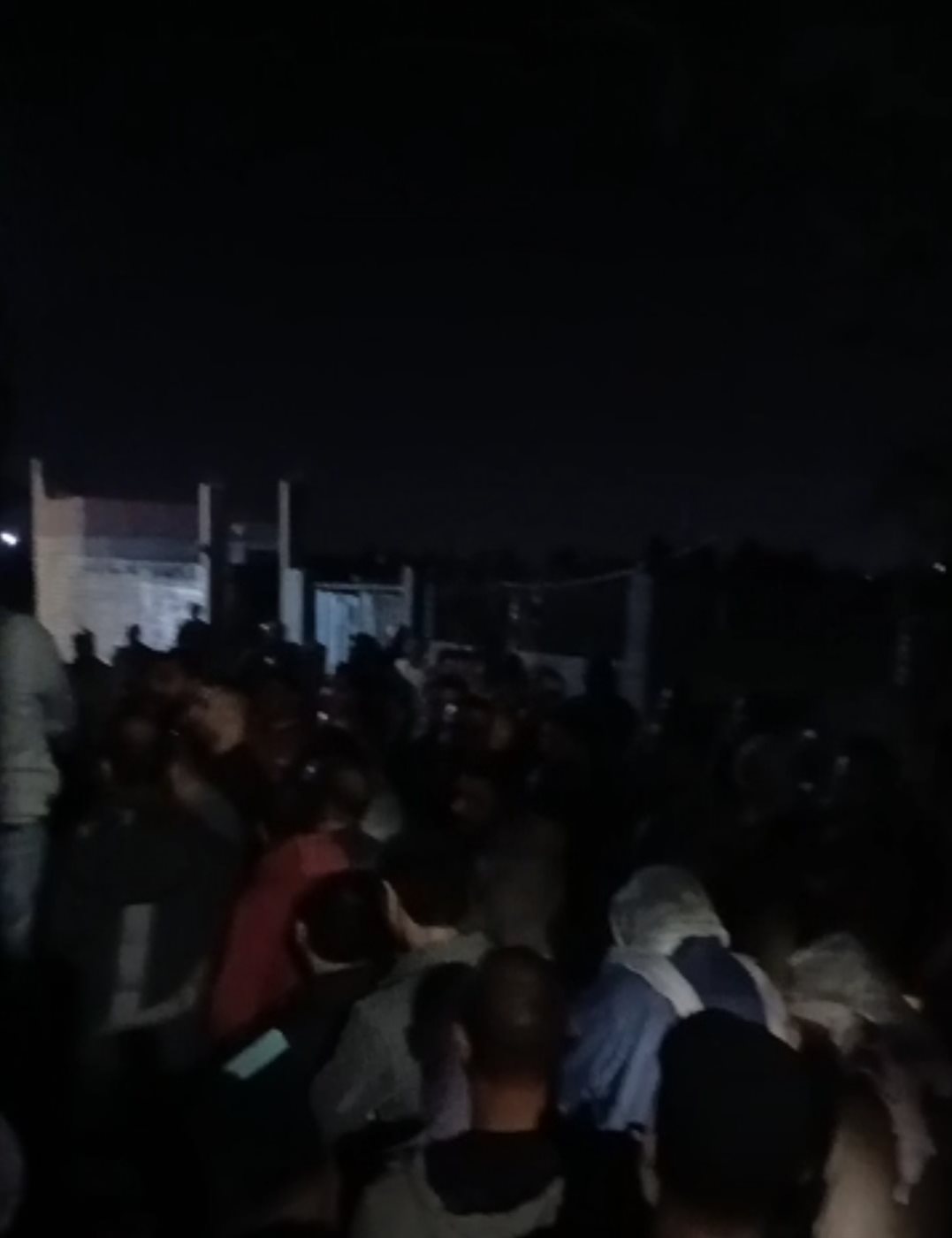 تشييع جثامين 3 أطفال أشقاء ضحايا حريق شقة بإمبابة&nbsp;