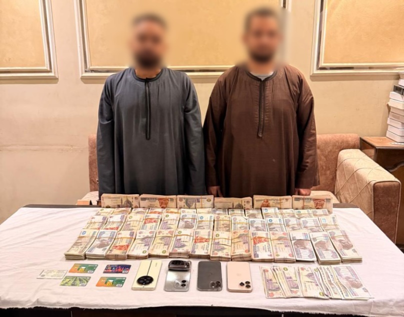 ضبط شخصين بأسيوط للنصب على المواطنين بزعم الاستثمار في المراهنات والعملات المشفرة