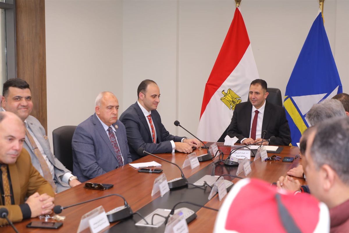 محافظ دمياط يجتمع مع رؤساء الوحدات المحلية للمراكز والمدن، لوضع النقاط على الحروف