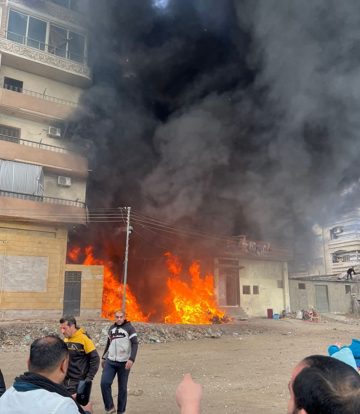 حريق هائل بمصنع لتدوير الأقمشة بقرية الراهبين بالغربية&nbsp;