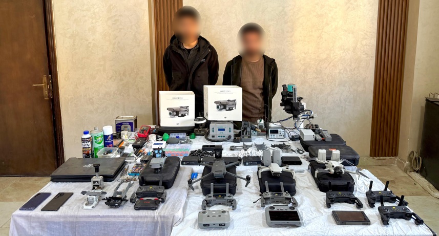ضبط شخصين بحوزتهما 4 طائرات 