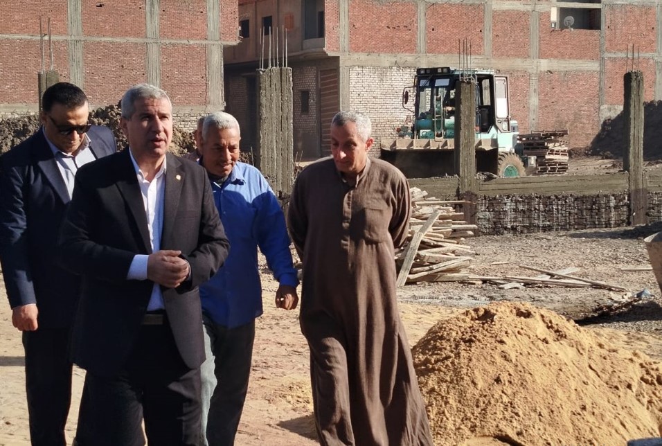 وكيل اول الوزارة يتابع مدرستا ميت العزالابتدائية والثانوية تحت الانشاء-فيتو