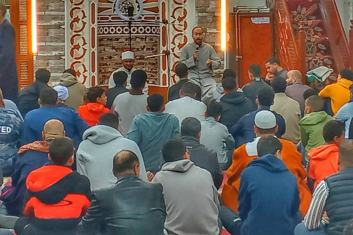 مساجد الإسماعيلية خلال صلاة التراويح، فيتو