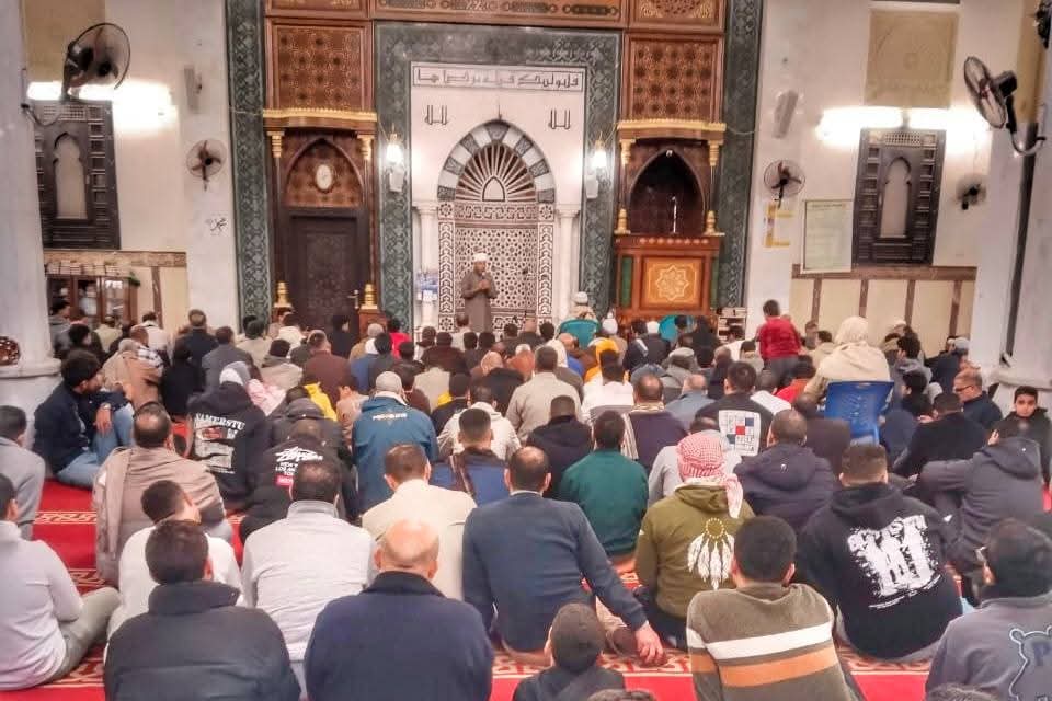 مساجد الإسماعيلية خلال صلاة التراويح، فيتو