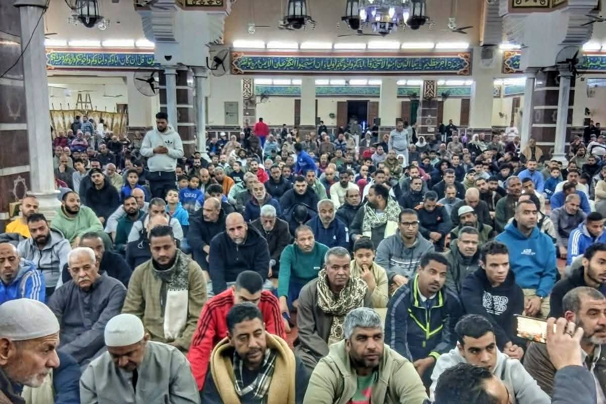 مساجد الإسماعيلية خلال صلاة التراويح، فيتو
