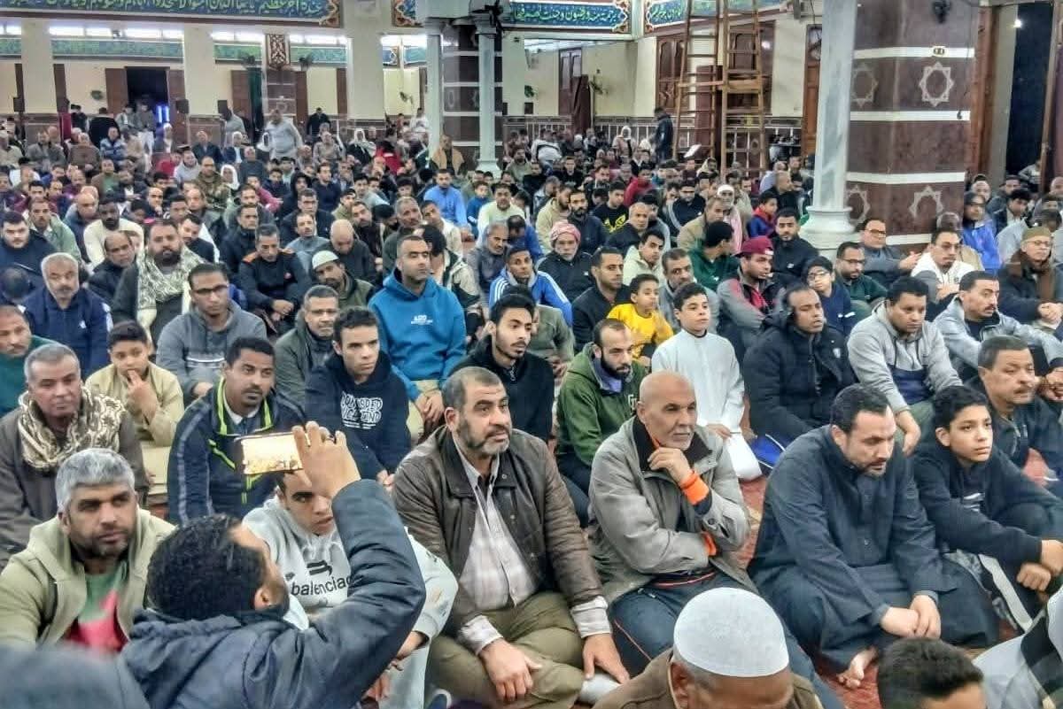 مساجد الإسماعيلية خلال صلاة التراويح، فيتو
