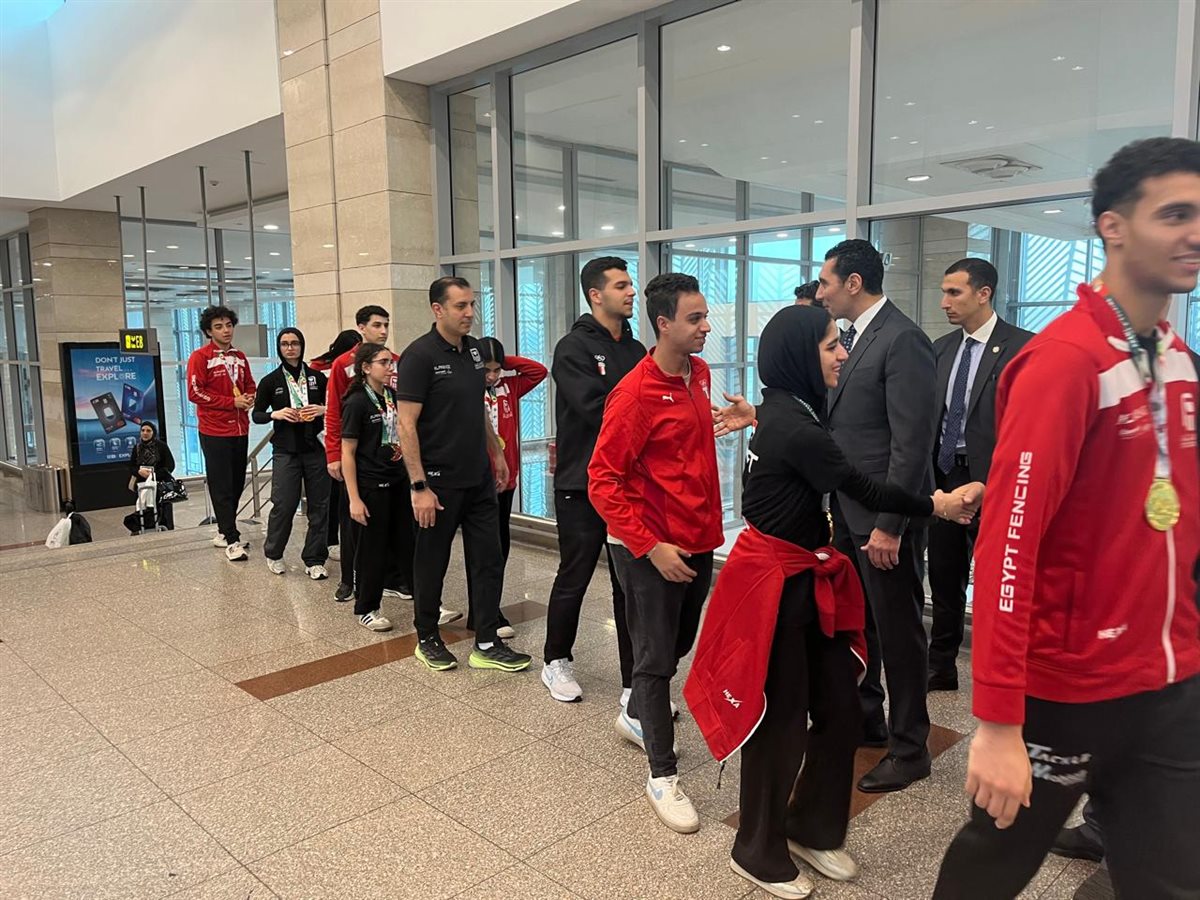 وزير الرياضة يستقبل منتخب السلاح
