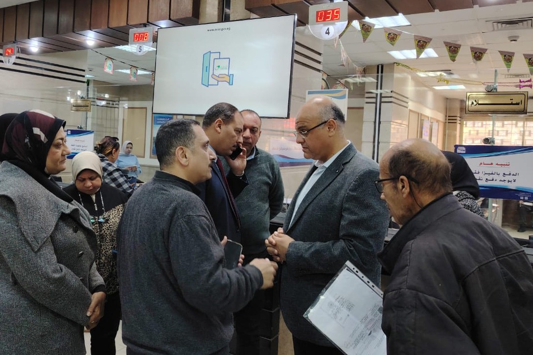 محافظ الإسكندرية يتفقد عيادة التأمين الصحي بالمندرة