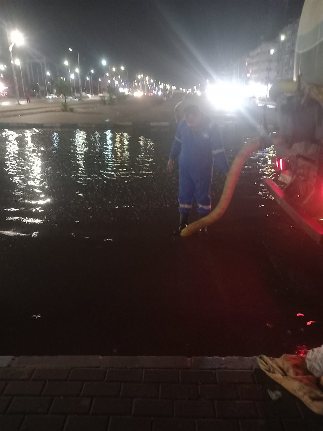 جانب من رفع تجمعات الأمطار،فيتو