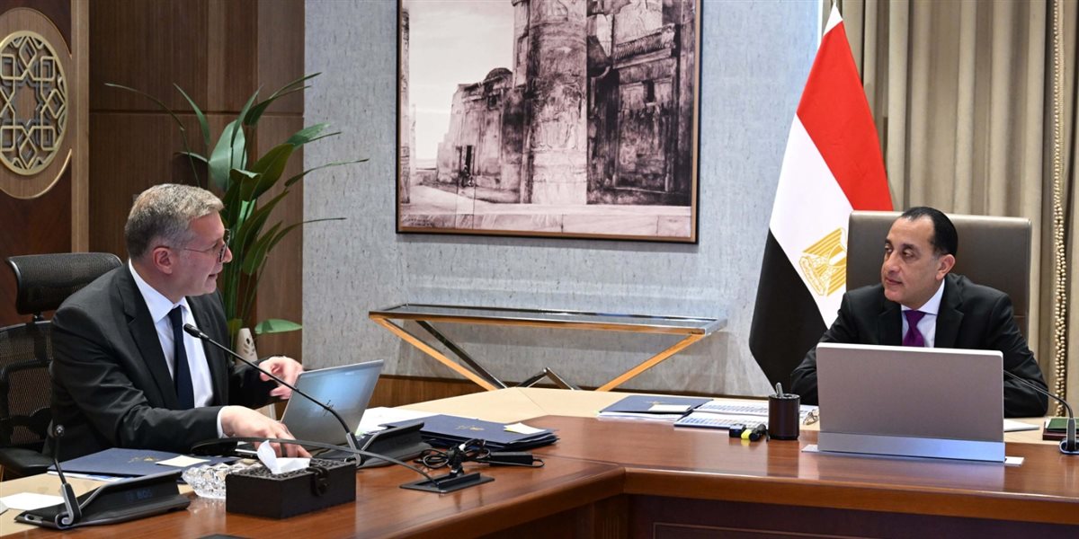 اجتماع رئيس الوزراء ووزير البترول