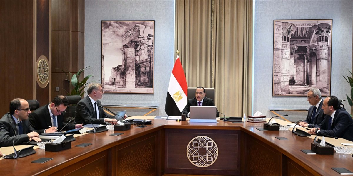 اجتماع رئيس الوزراء ووزير البترول