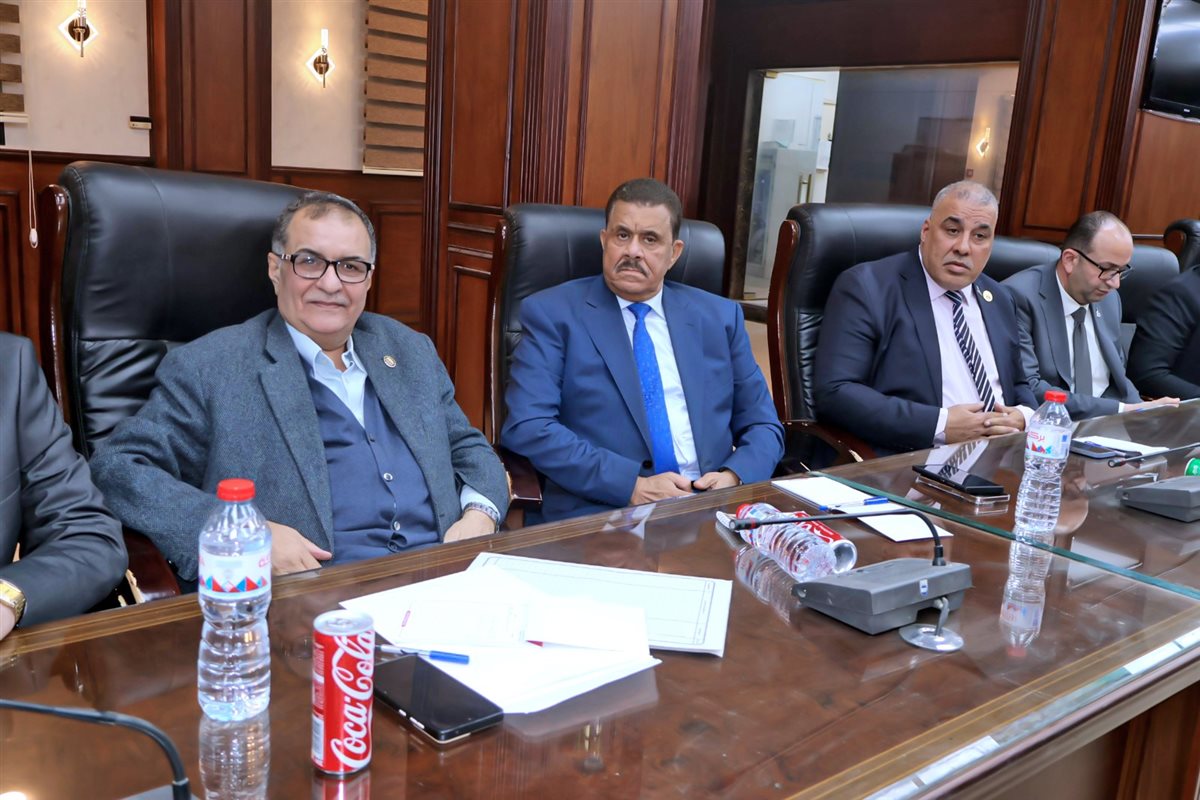 محافظ سوهاج يلتقي نواب البرلمان ويناقش الخطة الاستثمارية&nbsp;