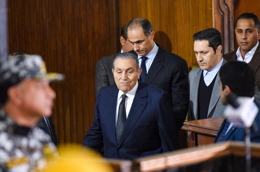 علاء وجمال مع والدهما&nbsp;