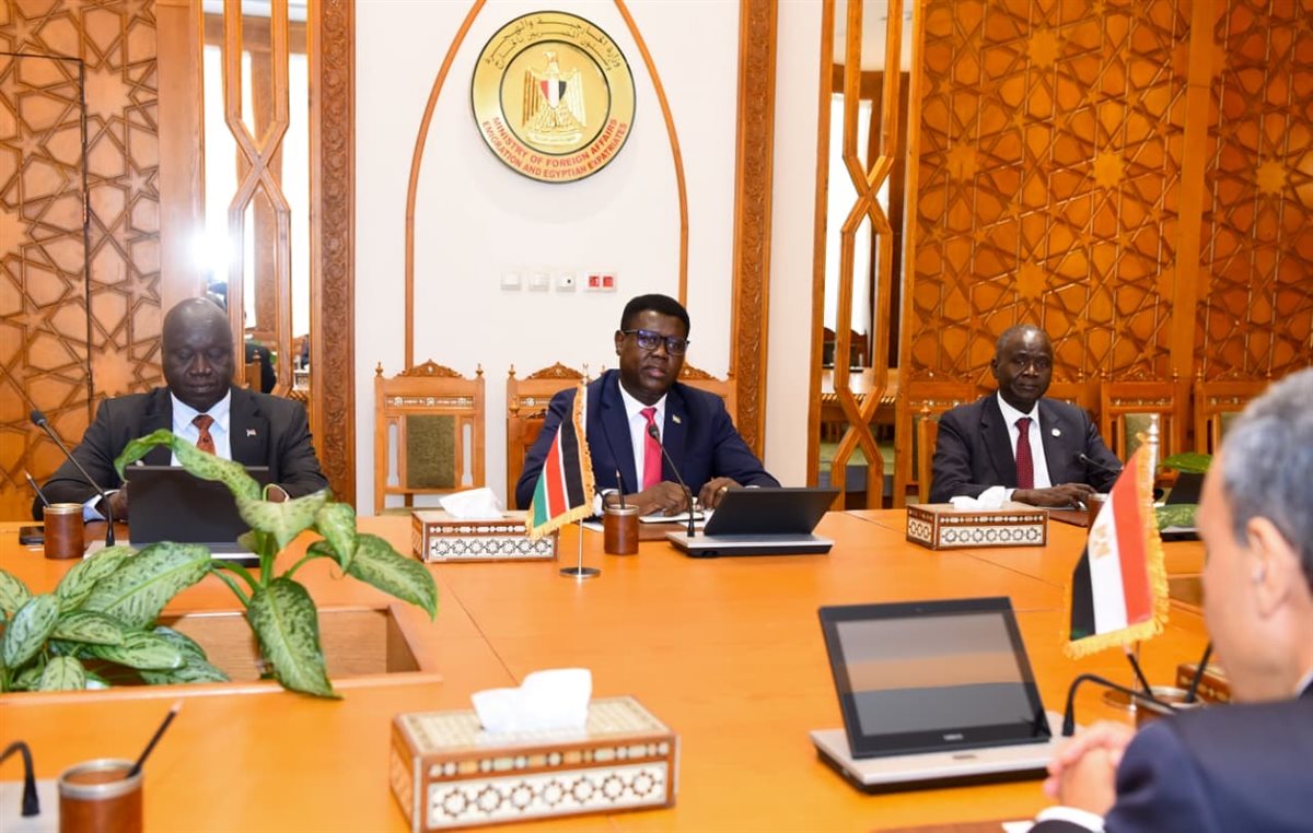 مباحثات وزير الخارجية مع نظيره الجنوب سوداني