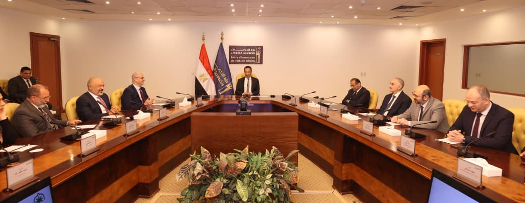 وزير الاتصالات يشهد توقيع عدد من الاتفاقيات لتحسين جودة خدمات المحمول