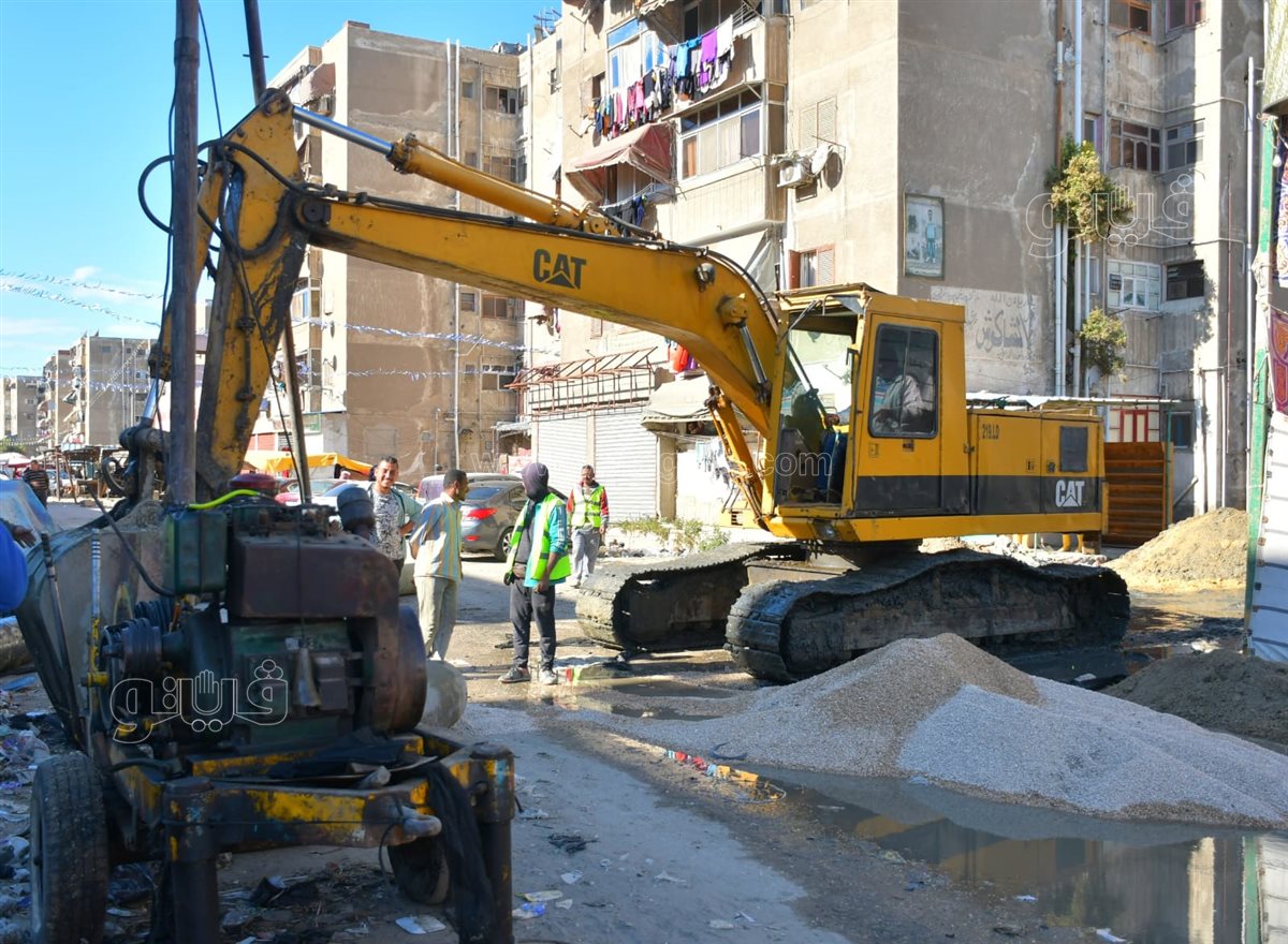محافظ بورسعيد يتابع العمل في مشروع شبكات انحدار منطقة عثمان بن عفان، ڤيتو