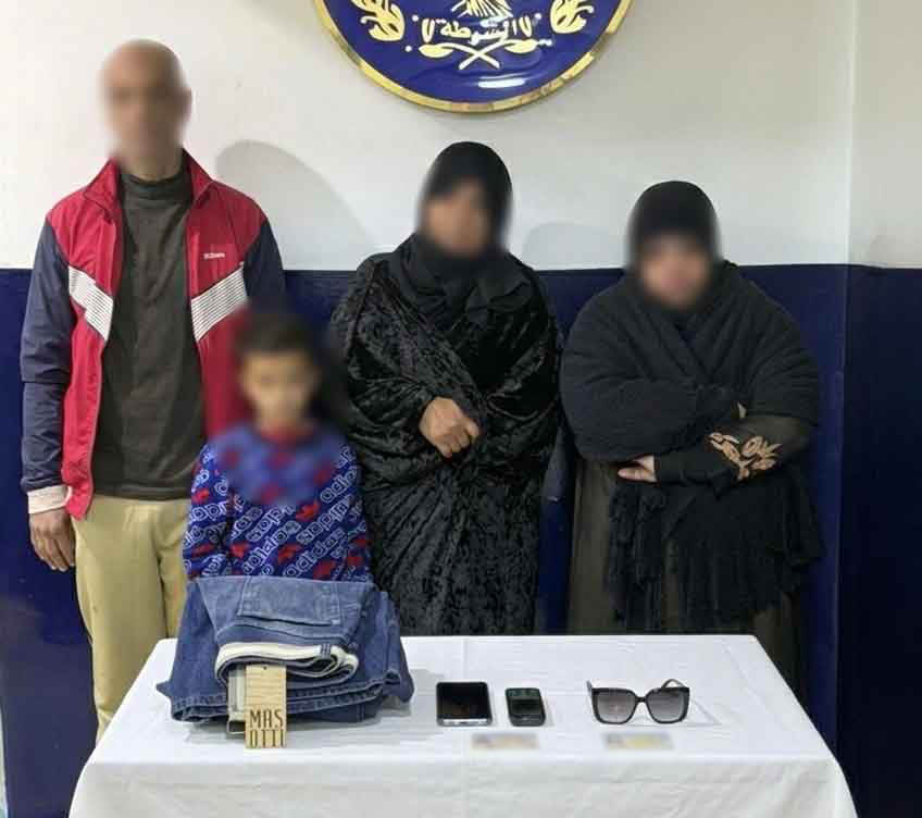 القبض على 3 أشخاص بصحبتهم صغير لسرقة بضائع من محل تجارى بدمياط&nbsp;