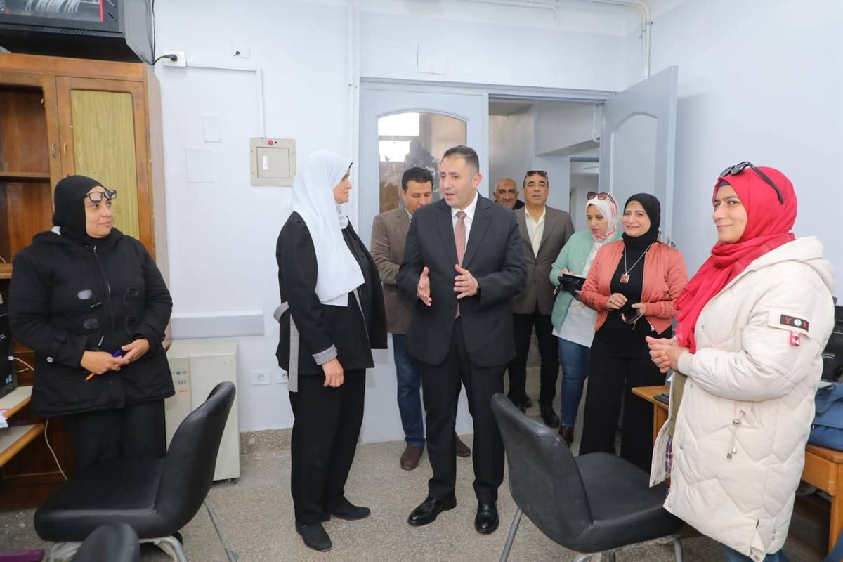 محافظ دمياط يتابع مشروعات