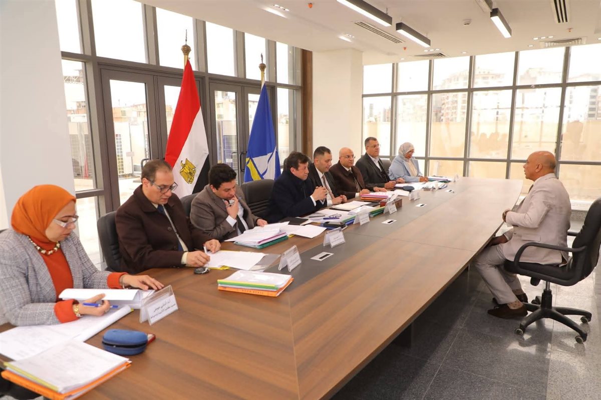 اللجنة العليا للقيادات، لإجراء المقابلات الشخصية للمتقدمين لشغل مناصب مدير الإدارة العامة للشئون المالية والإدارية ومدير التعليم الفني