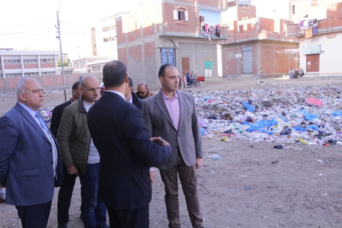 نائب محافظ دمياط يتابع تحسين منظومة النظافة بالشعراء
