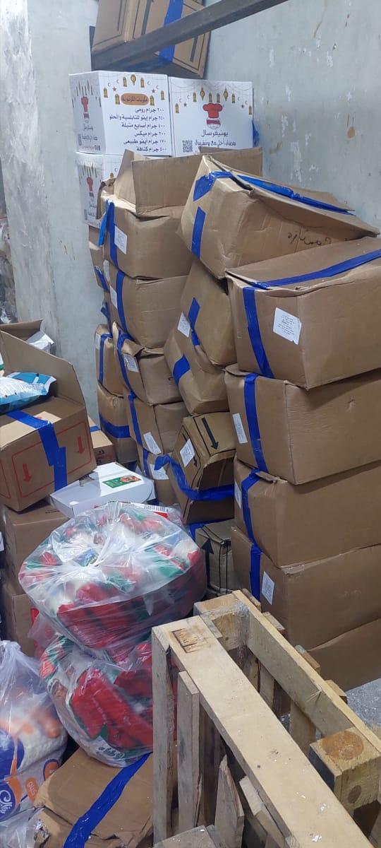 ضبط 200 كجم لحوم ومنتجات غذائية منتهية الصلاحية داخل ماركت بطنطا