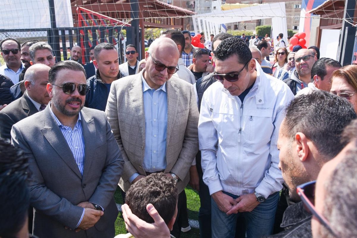 وزير الرياضة ومحافظ الإسكندرية يفتتحان ملعبا بالمدينة الشبابية بأبو قير &nbsp;