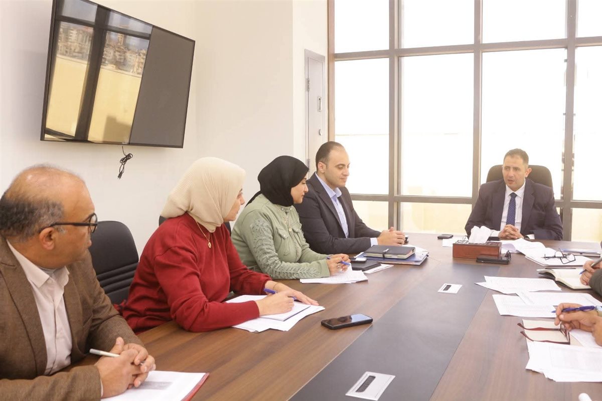 محافظ دمياط يجتمع بالقيادات التنفيذية لمتابعة وفحص الطلبات المقدمة من أعضاء مجلس النواب