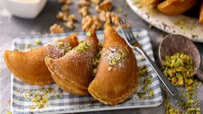 طريقة عمل القطايف بالكريمة والمكسرات&nbsp;