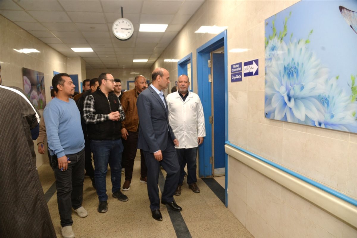 محافظ أسيوط في جولته بمستشفى منفلوط