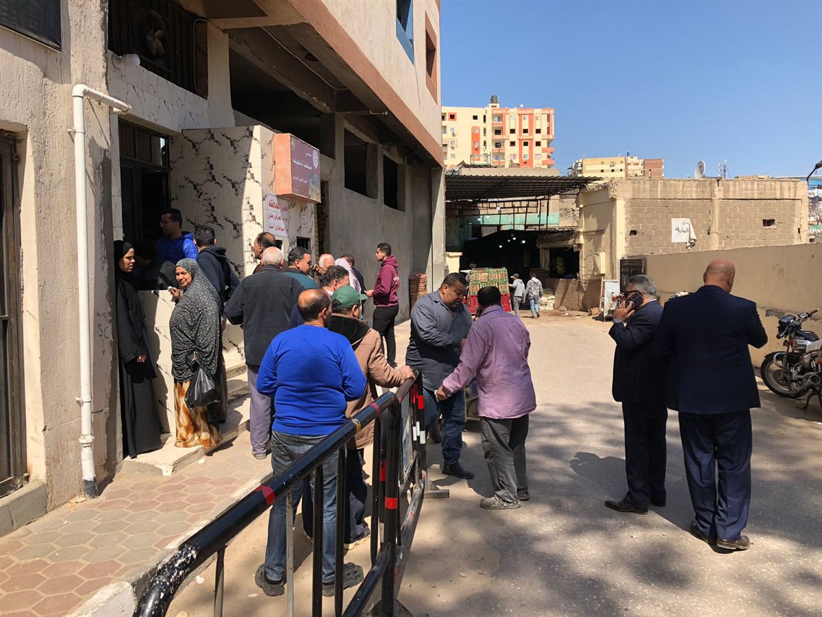محافظ الدقهلية في المخابز