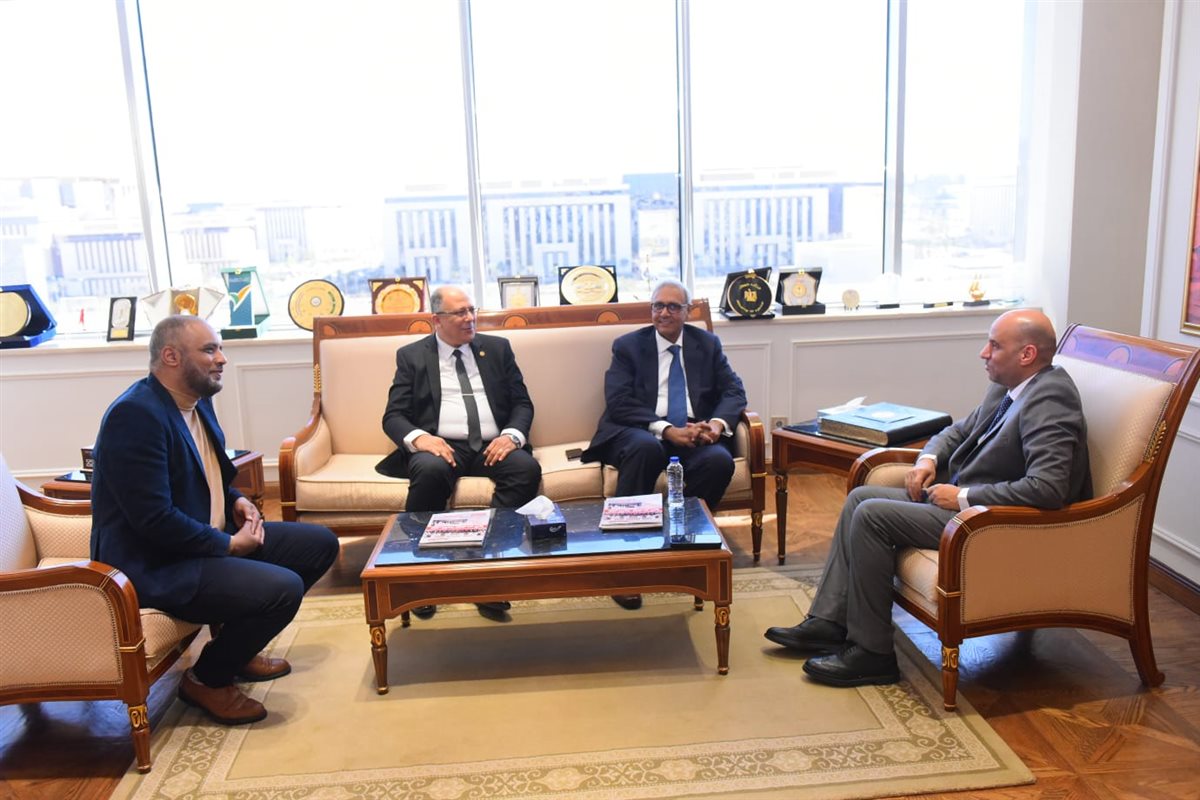 وزير العمل يبحث مع وفد شركة TCI Sanmar تعزيز التعاون