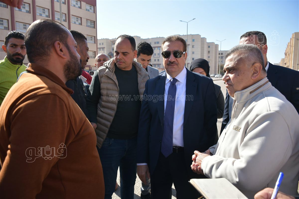 محافظ بورسعيد يتفقد الحي الإماراتي ويستجيب لشكاوى المواطنين