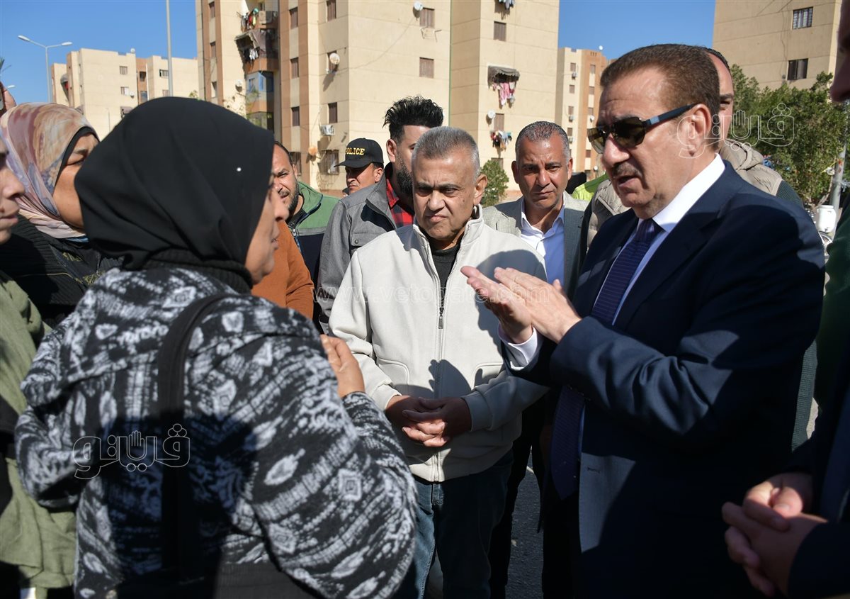 محافظ بورسعيد يتفقد الحي الإماراتي ويستجيب لشكاوى المواطنين